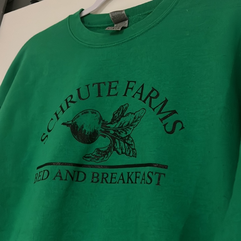 Schrute Farms Bed and Breakfast Sweatshirt MEDIUM the Office Dwight GREEN